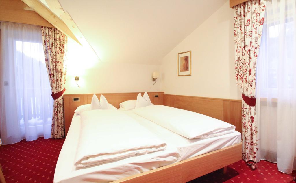 Garni Crepaz Bed & Breakfast Селва ди Вал Гардена Стая снимка