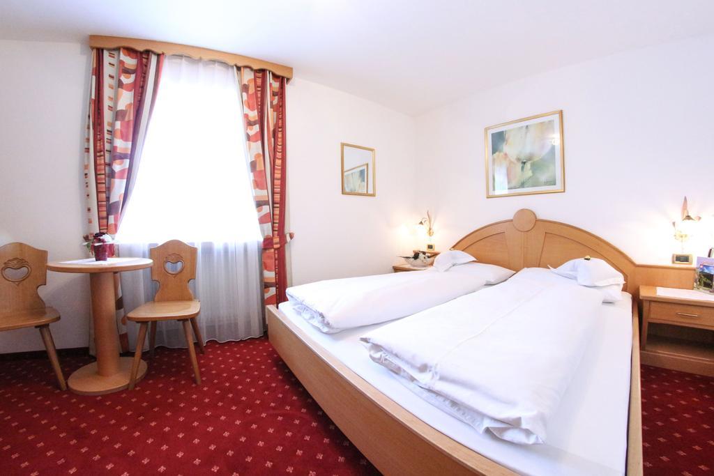 Garni Crepaz Bed & Breakfast Селва ди Вал Гардена Екстериор снимка