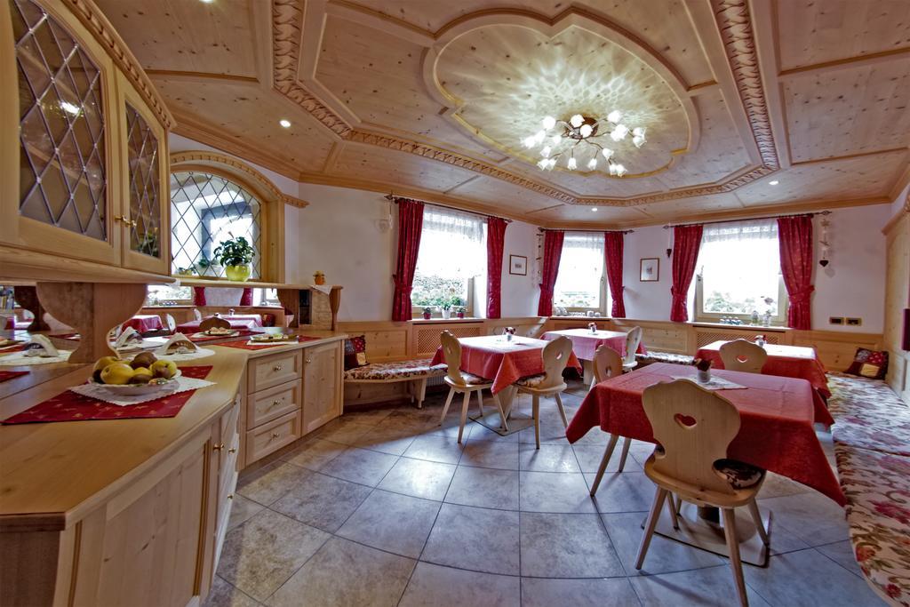 Garni Crepaz Bed & Breakfast Селва ди Вал Гардена Екстериор снимка