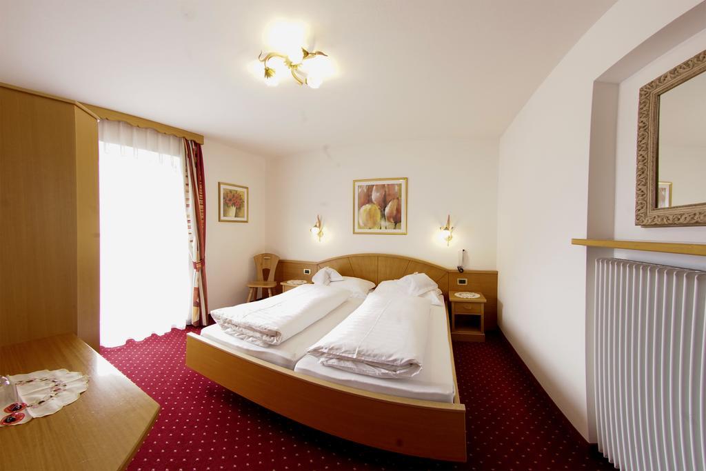 Garni Crepaz Bed & Breakfast Селва ди Вал Гардена Екстериор снимка