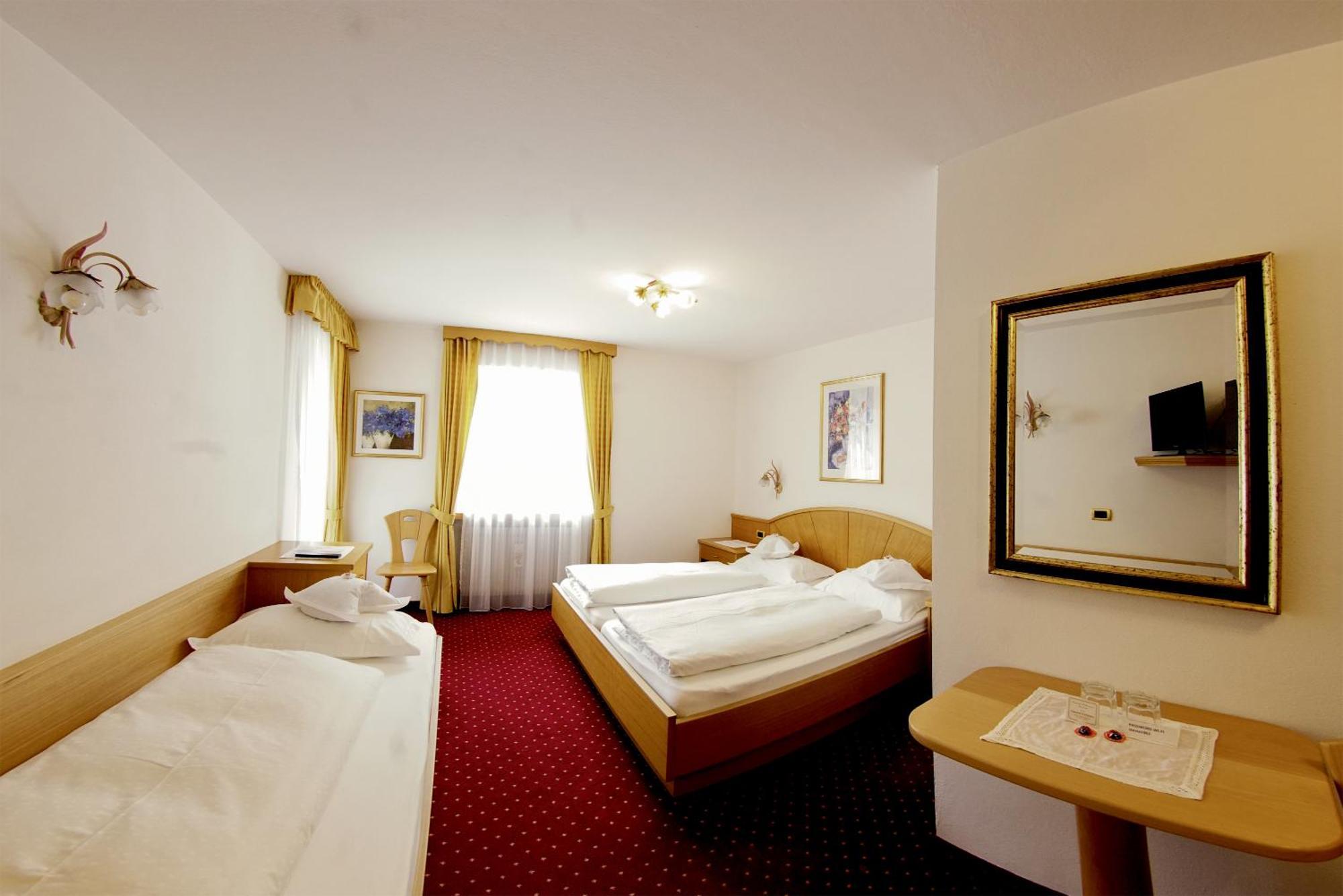 Garni Crepaz Bed & Breakfast Селва ди Вал Гардена Екстериор снимка