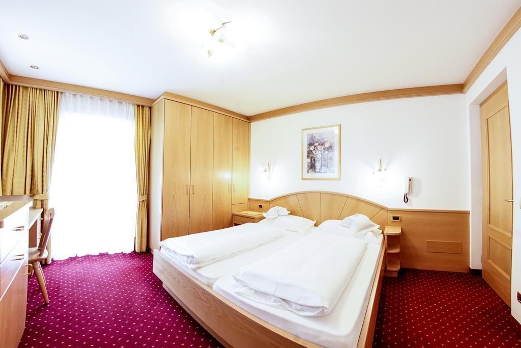 Garni Crepaz Bed & Breakfast Селва ди Вал Гардена Екстериор снимка