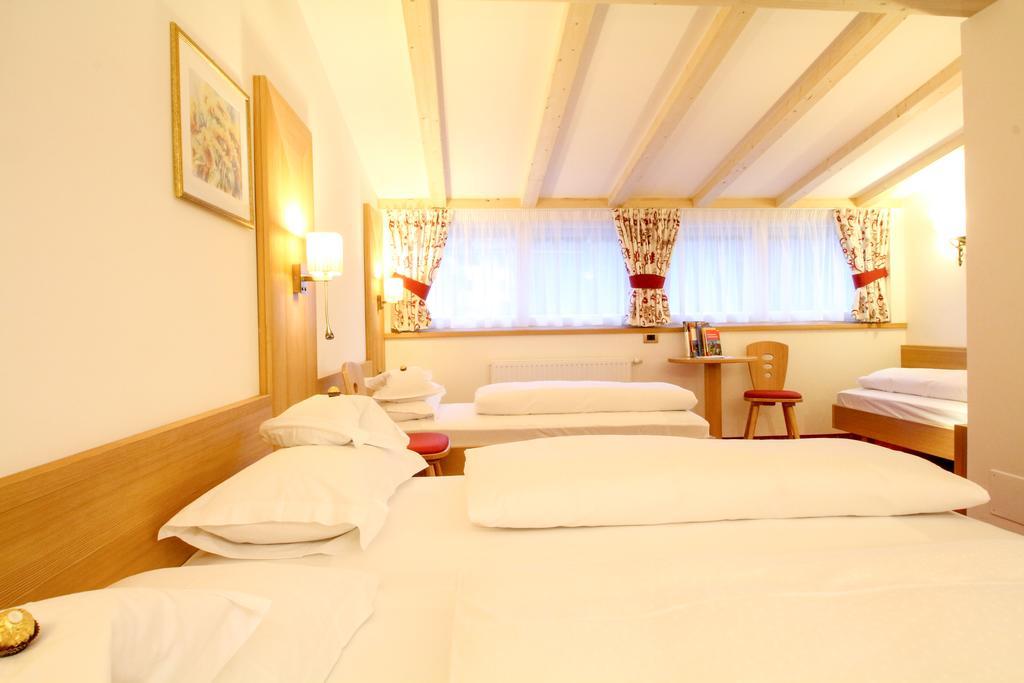 Garni Crepaz Bed & Breakfast Селва ди Вал Гардена Екстериор снимка