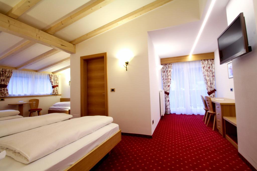 Garni Crepaz Bed & Breakfast Селва ди Вал Гардена Екстериор снимка