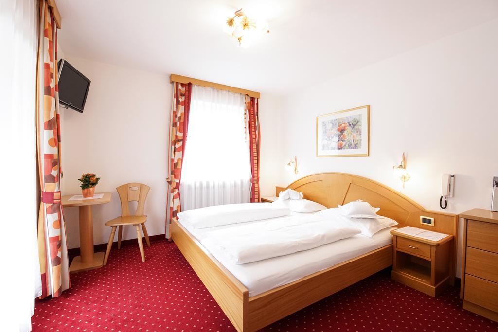 Garni Crepaz Bed & Breakfast Селва ди Вал Гардена Екстериор снимка