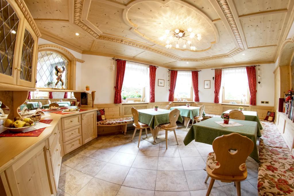 Garni Crepaz Bed & Breakfast Селва ди Вал Гардена Екстериор снимка