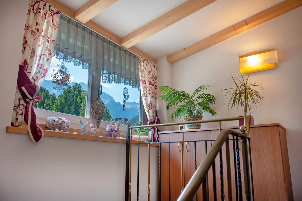 Garni Crepaz Bed & Breakfast Селва ди Вал Гардена Екстериор снимка